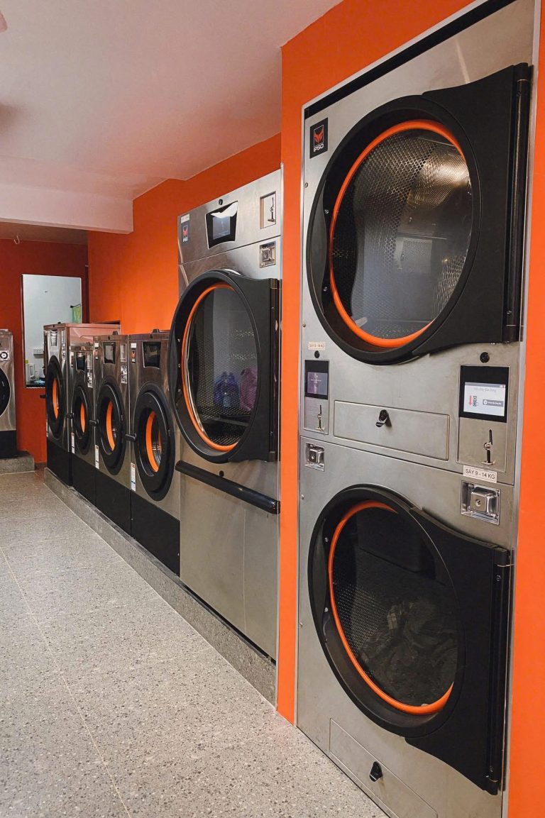 481111302 122127947444593140 8595623329459340 n 768x1153